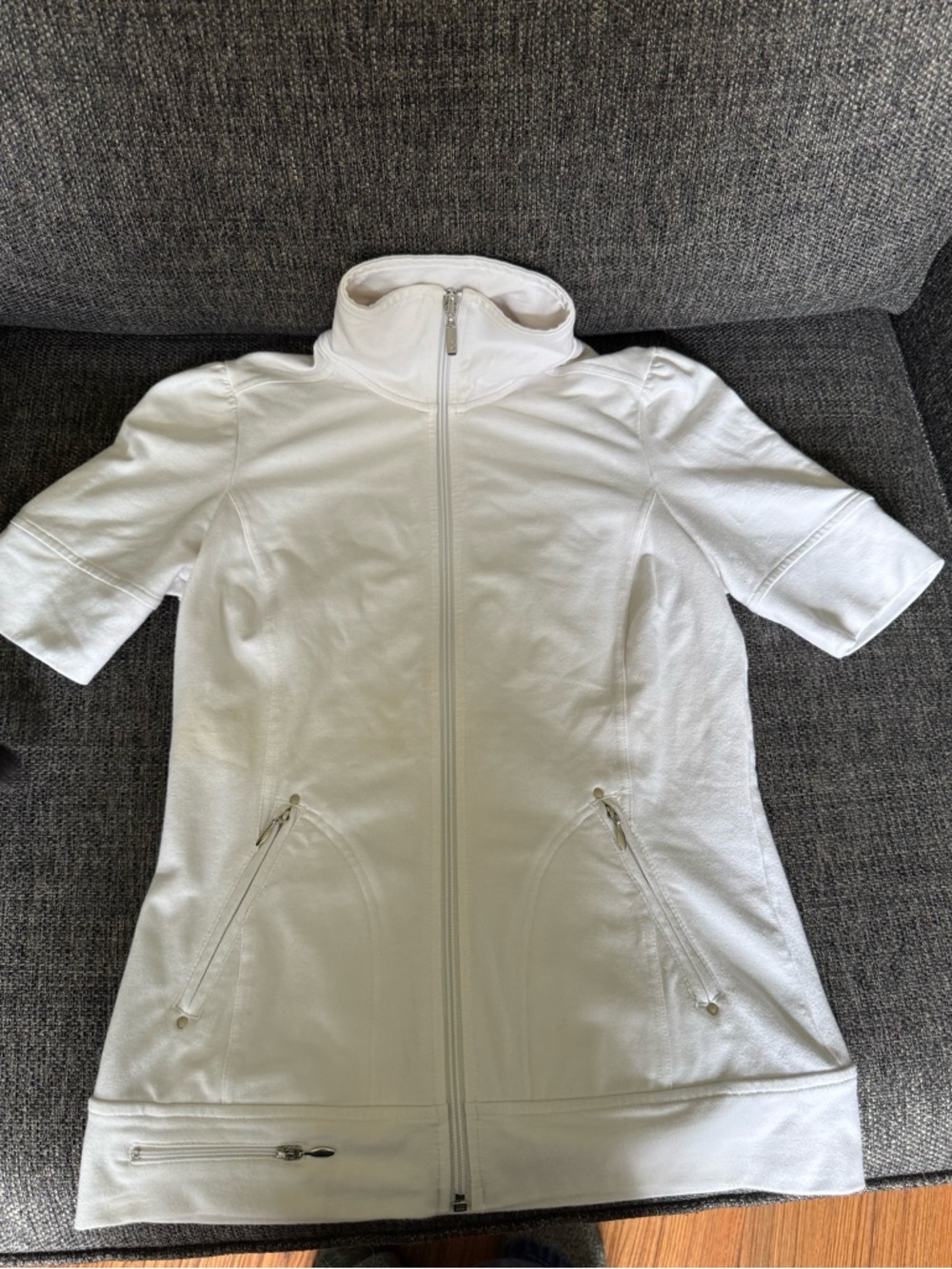 Sporty White Short-Sleeve Zip Front shirt